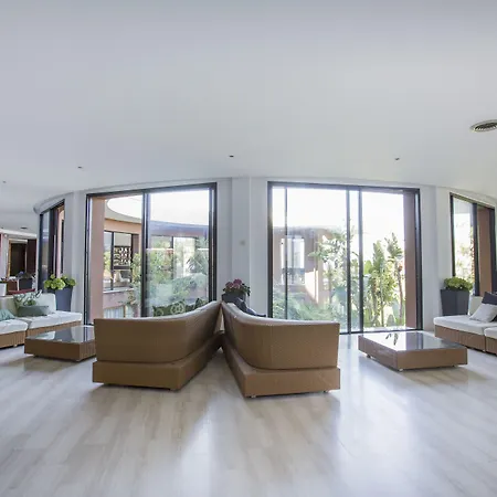 Costa فندق تْشيفالو