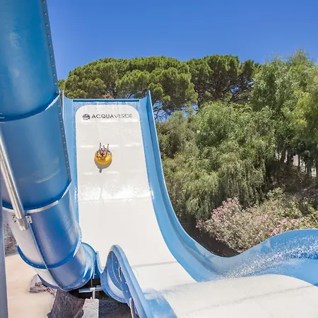 Costa فندق تْشيفالو