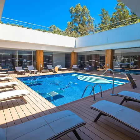 Costa فندق تْشيفالو