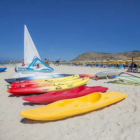 Costa فندق تْشيفالو