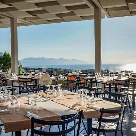 Costa فندق تْشيفالو