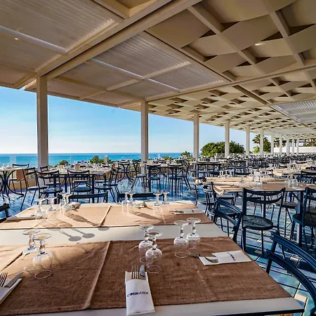 فندق Costa تْشيفالو