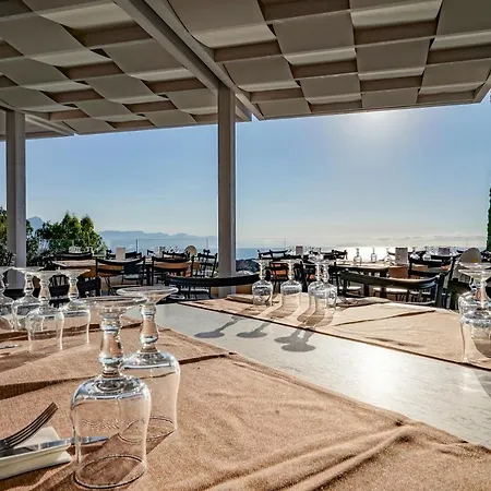 Costa 4*